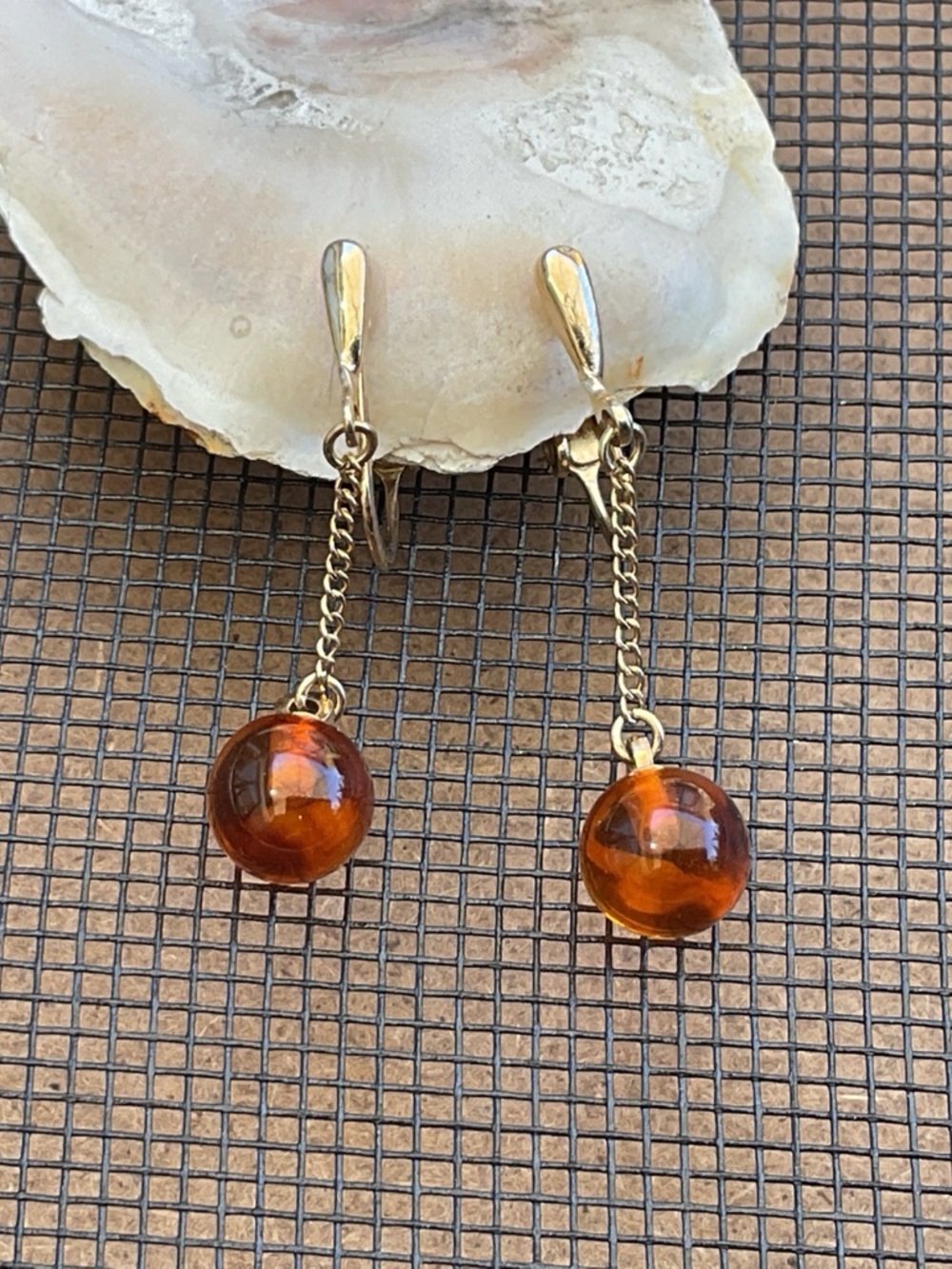 VTG CROWN TRIFARI Gold Plated Earrings Dangling Amber Bead Signed Clip-ons
